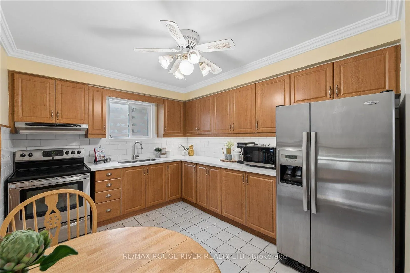 Photo 8 of 807 Red Maple Court, Whitby, Williamsburg — HOMEH