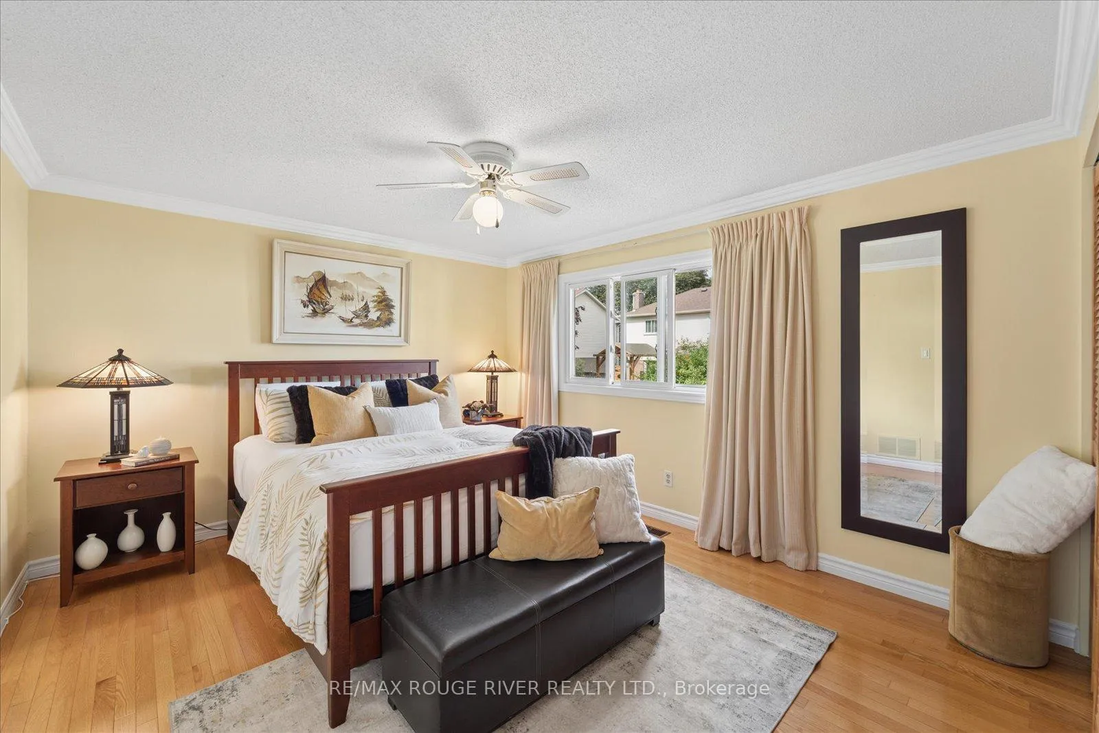 Photo 11 of 807 Red Maple Court, Whitby, Williamsburg — HOMEH
