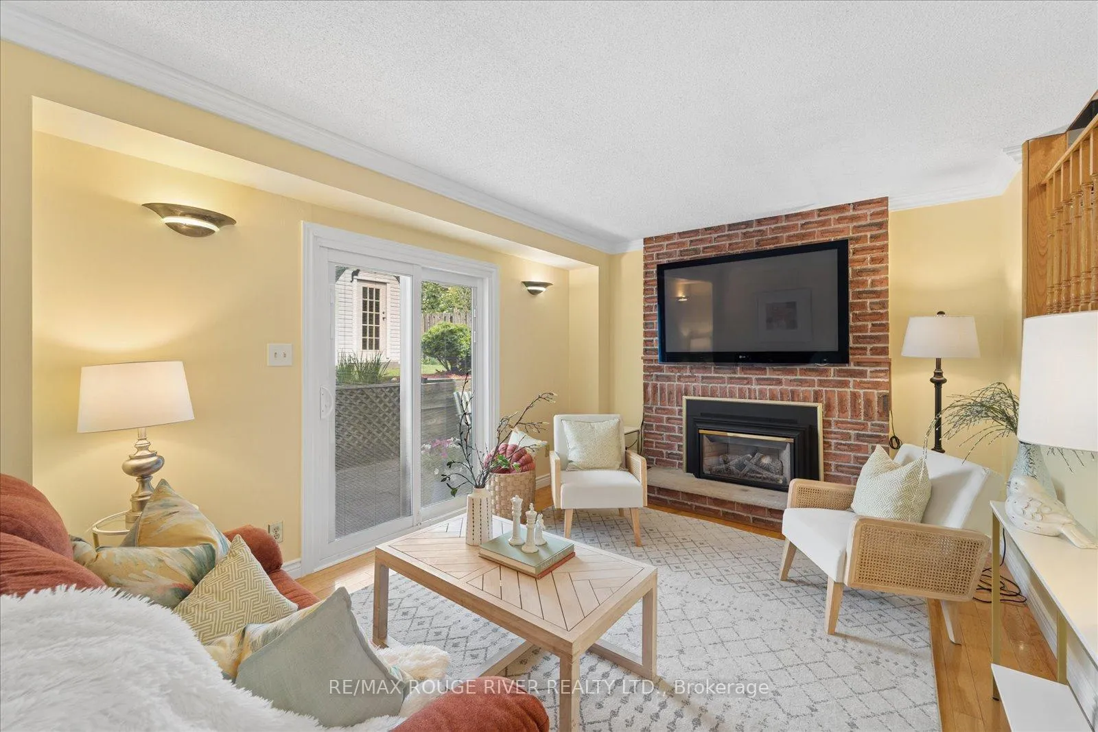 Photo 16 of 807 Red Maple Court, Whitby, Williamsburg — HOMEH