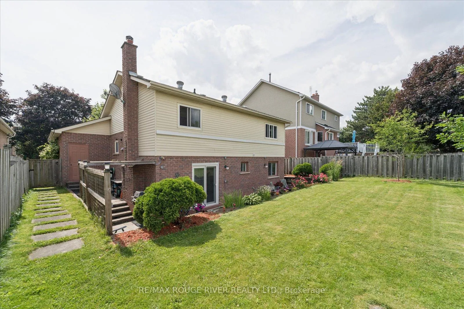Photo 21 of 807 Red Maple Court, Whitby, Williamsburg — HOMEH