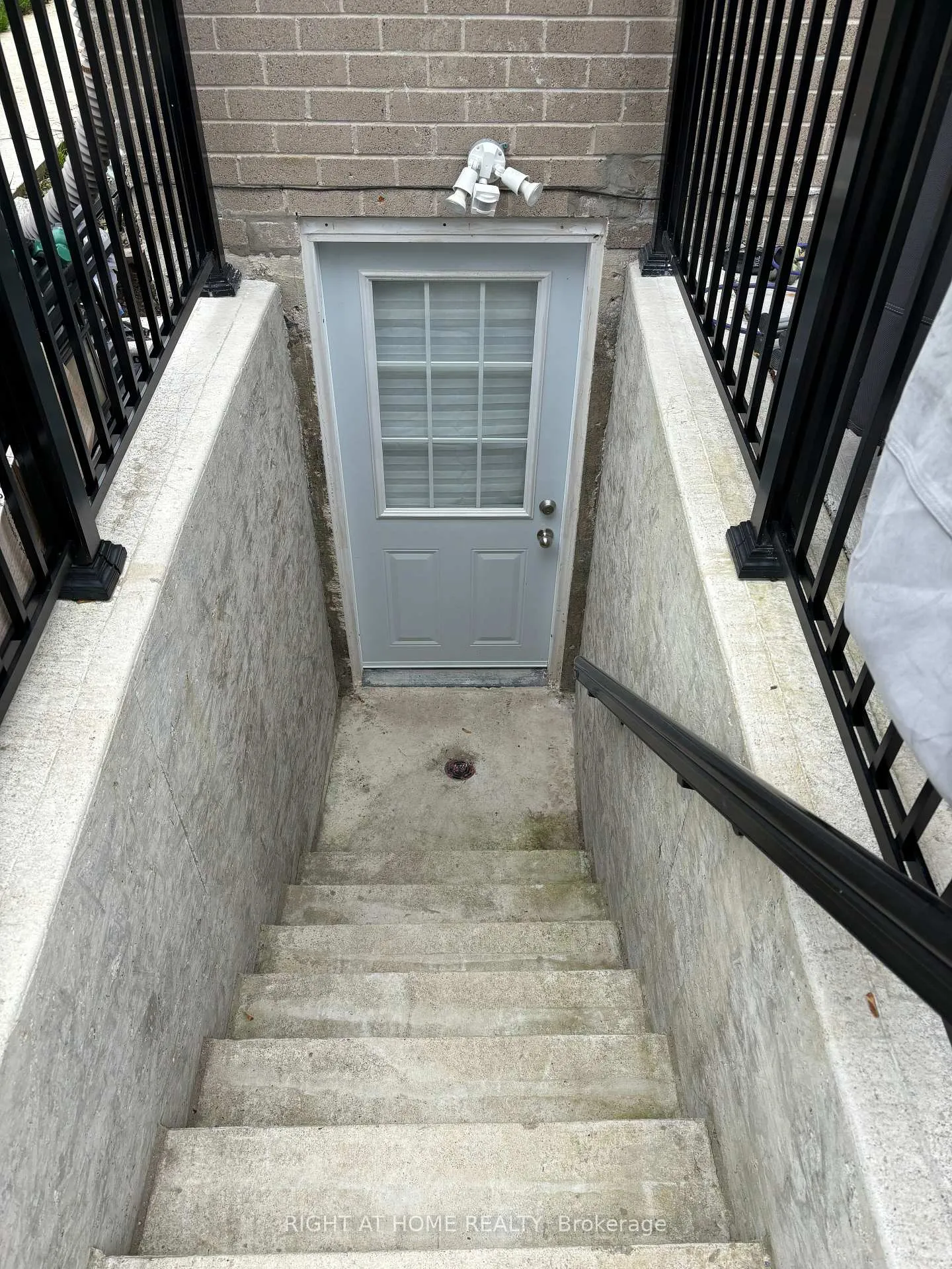 Photo 1 of Unit Basement, 17 Hollis Court, Brampton, Central Park — HOMEH