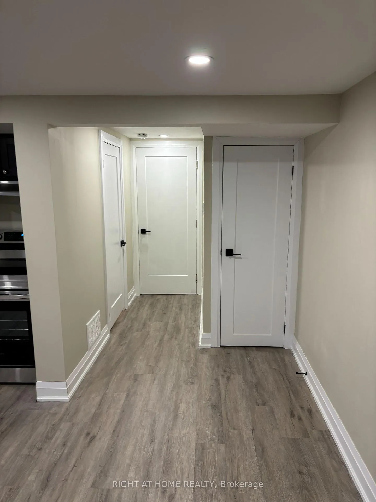 Photo 3 of Unit Basement, 17 Hollis Court, Brampton, Central Park — HOMEH