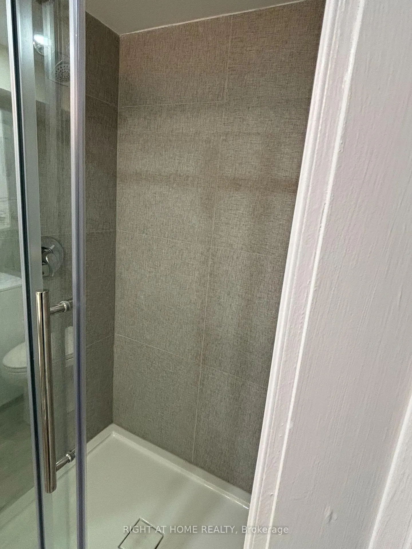 Photo 5 of Unit Basement, 17 Hollis Court, Brampton, Central Park — HOMEH