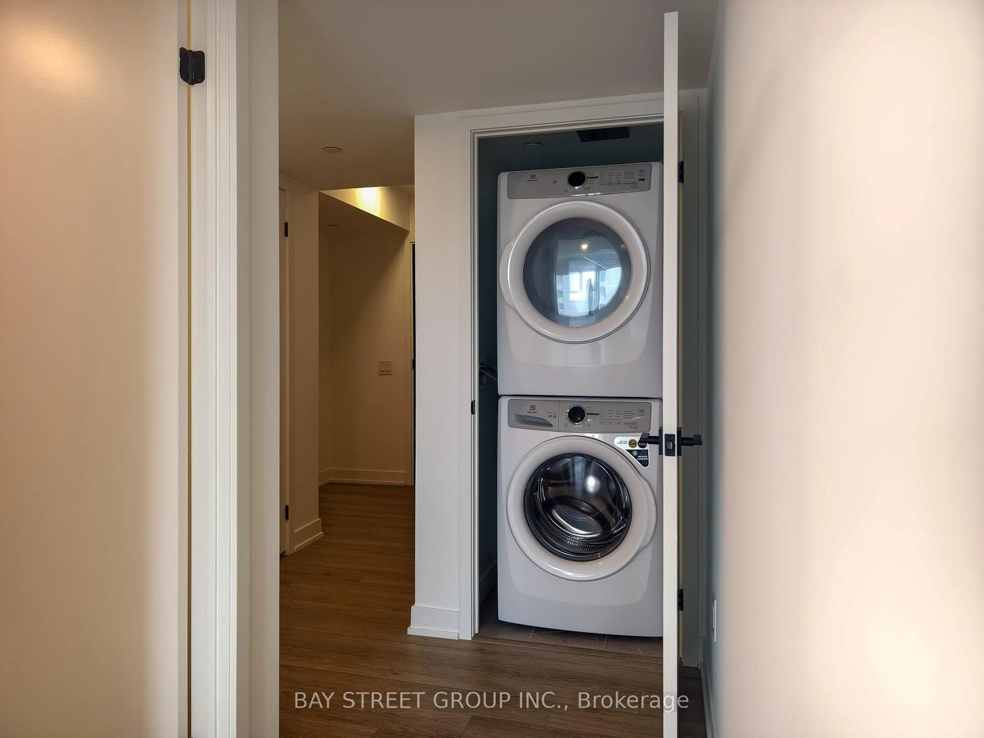 Photo 3 of Unit 2409, 609 Sherbourne Street, Toronto, North St. James Town — HOMEH