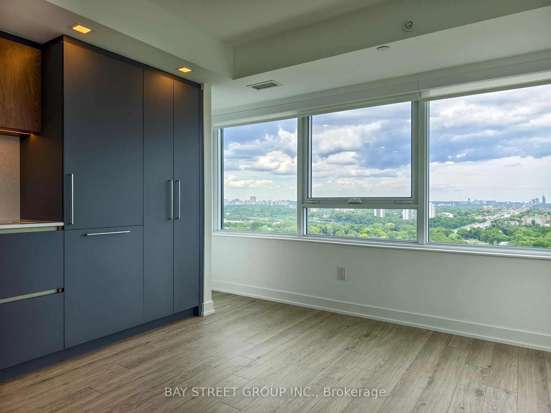 Photo 5 of Unit 2409, 609 Sherbourne Street, Toronto, North St. James Town — HOMEH