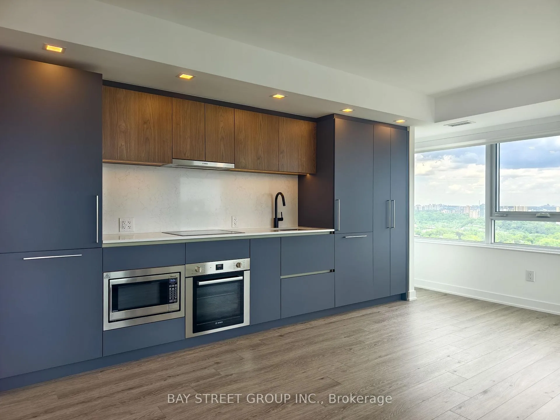 Photo 6 of Unit 2409, 609 Sherbourne Street, Toronto, North St. James Town — HOMEH