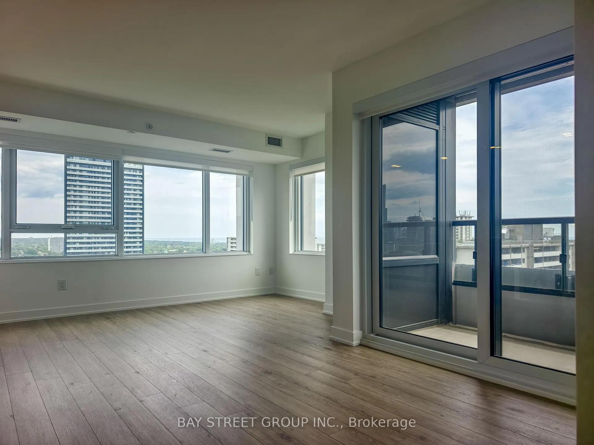 Photo 13 of Unit 2409, 609 Sherbourne Street, Toronto, North St. James Town — HOMEH
