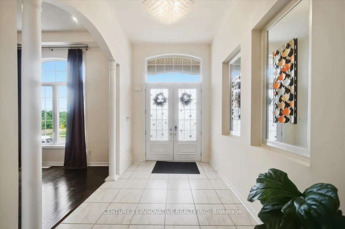 Photo 3 of 13 Royal West Dr, Brampton, Credit Valley — HOMEH