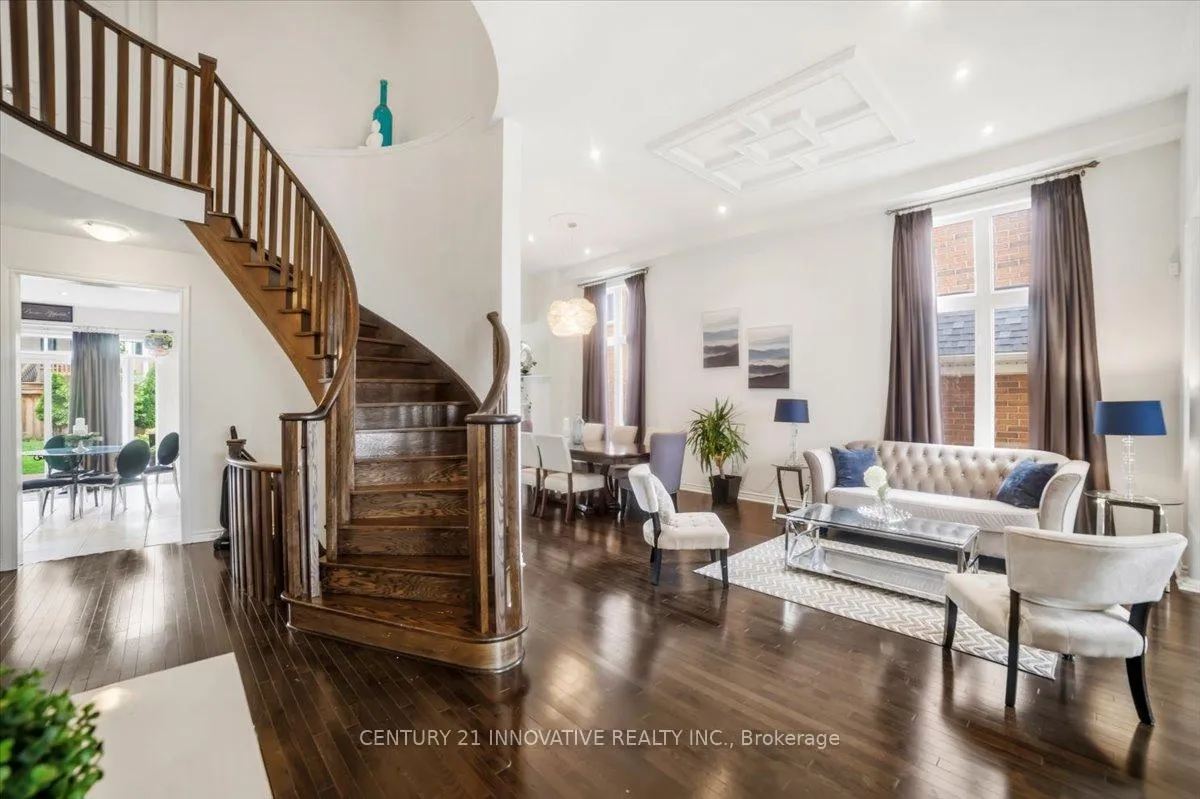 Photo 4 of 13 Royal West Dr, Brampton, Credit Valley — HOMEH