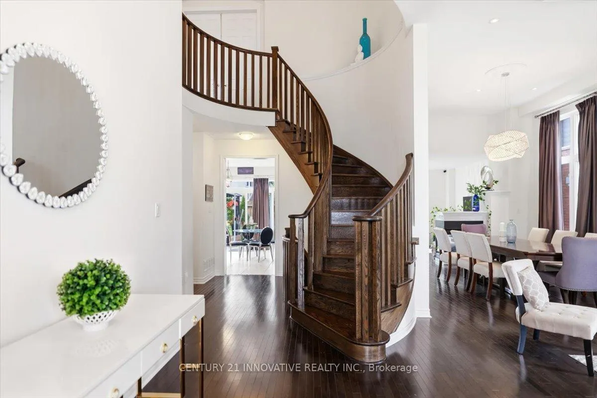Photo 5 of 13 Royal West Dr, Brampton, Credit Valley — HOMEH