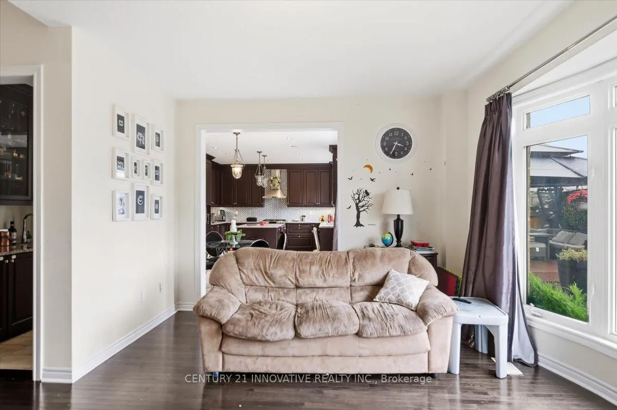 Photo 10 of 13 Royal West Dr, Brampton, Credit Valley — HOMEH