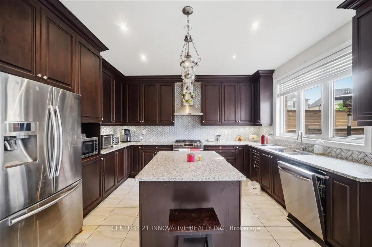 Photo 14 of 13 Royal West Dr, Brampton, Credit Valley — HOMEH