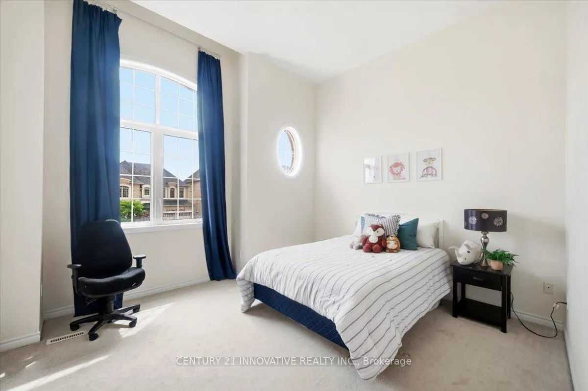 Photo 23 of 13 Royal West Dr, Brampton, Credit Valley — HOMEH