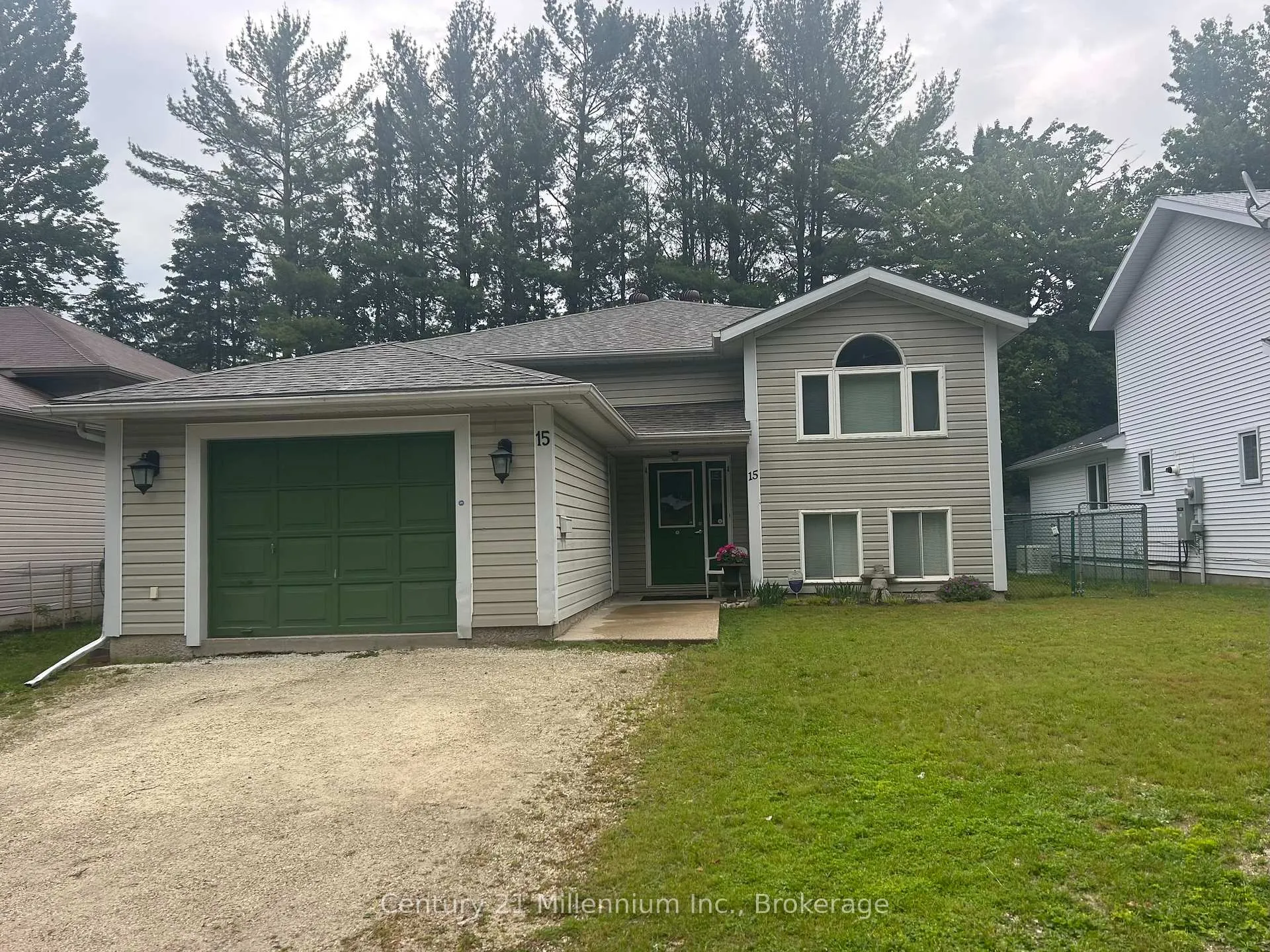 Photo 1 of 15 Savarin Street, Wasaga Beach — HOMEH