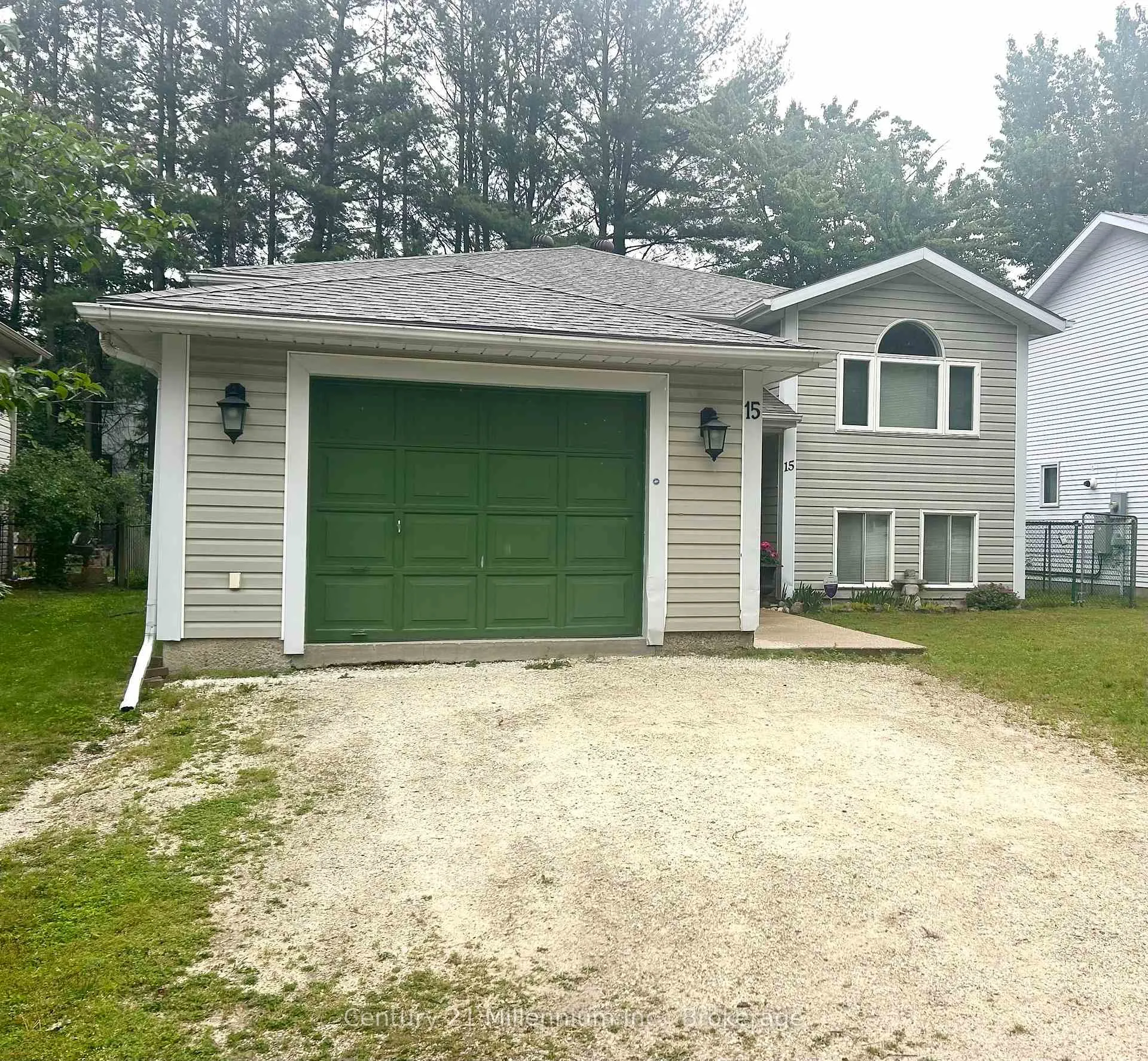 Photo 2 of 15 Savarin Street, Wasaga Beach — HOMEH