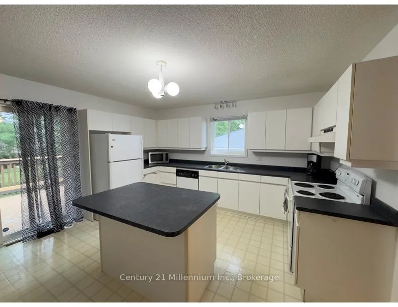 Photo 8 of 15 Savarin Street, Wasaga Beach — HOMEH