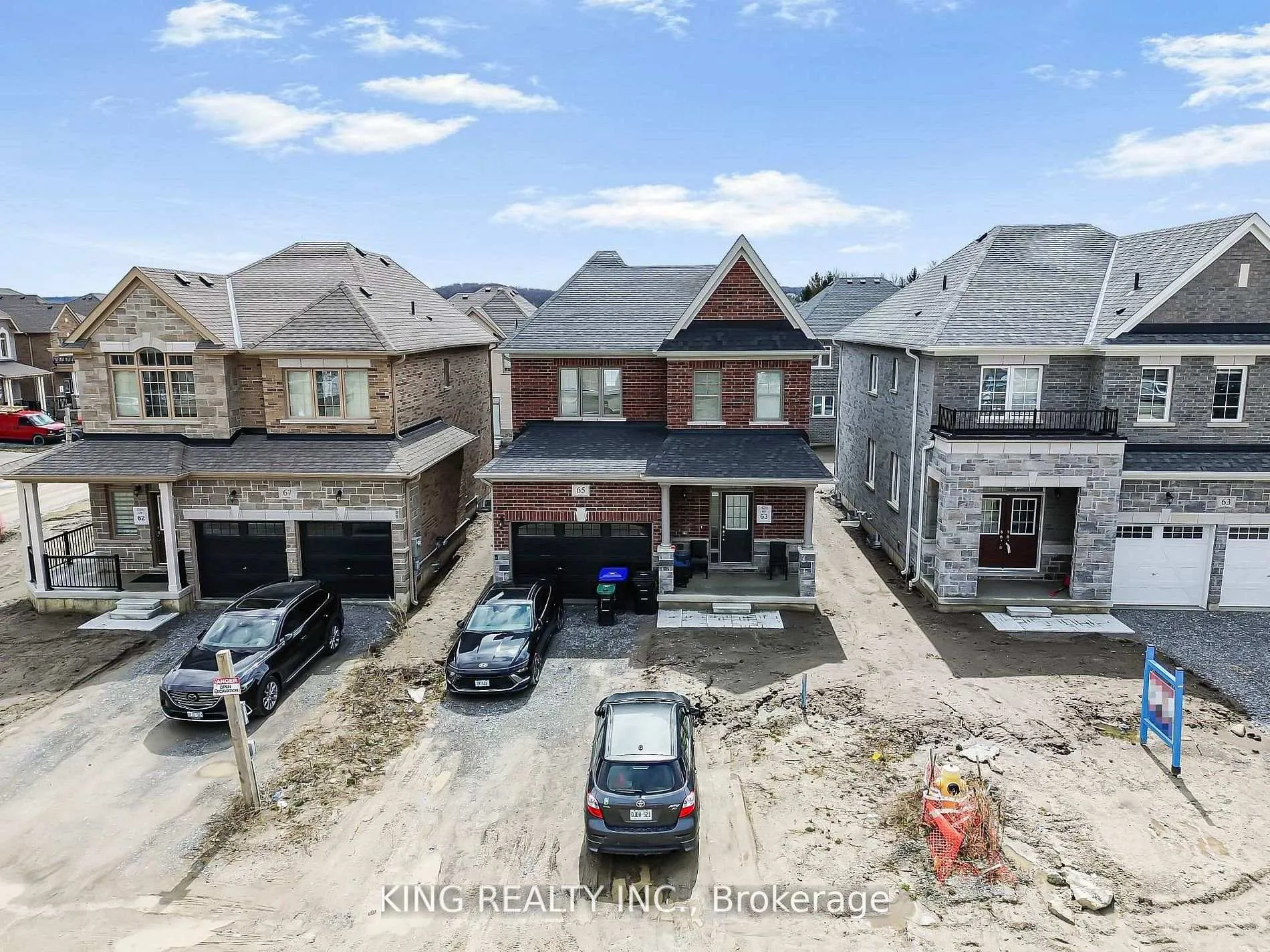 Photo 2 of 65 English Drive E, New Tecumseth, Beeton — HOMEH