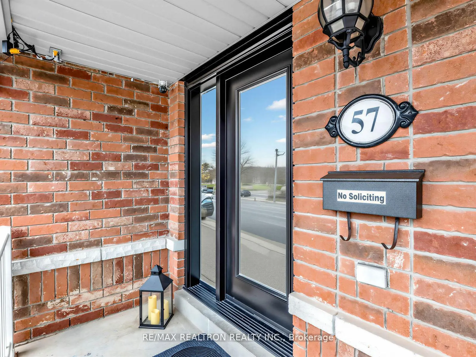 Photo 2 of 57 Skipton Trail, Aurora, Bayview Wellington — HOMEH