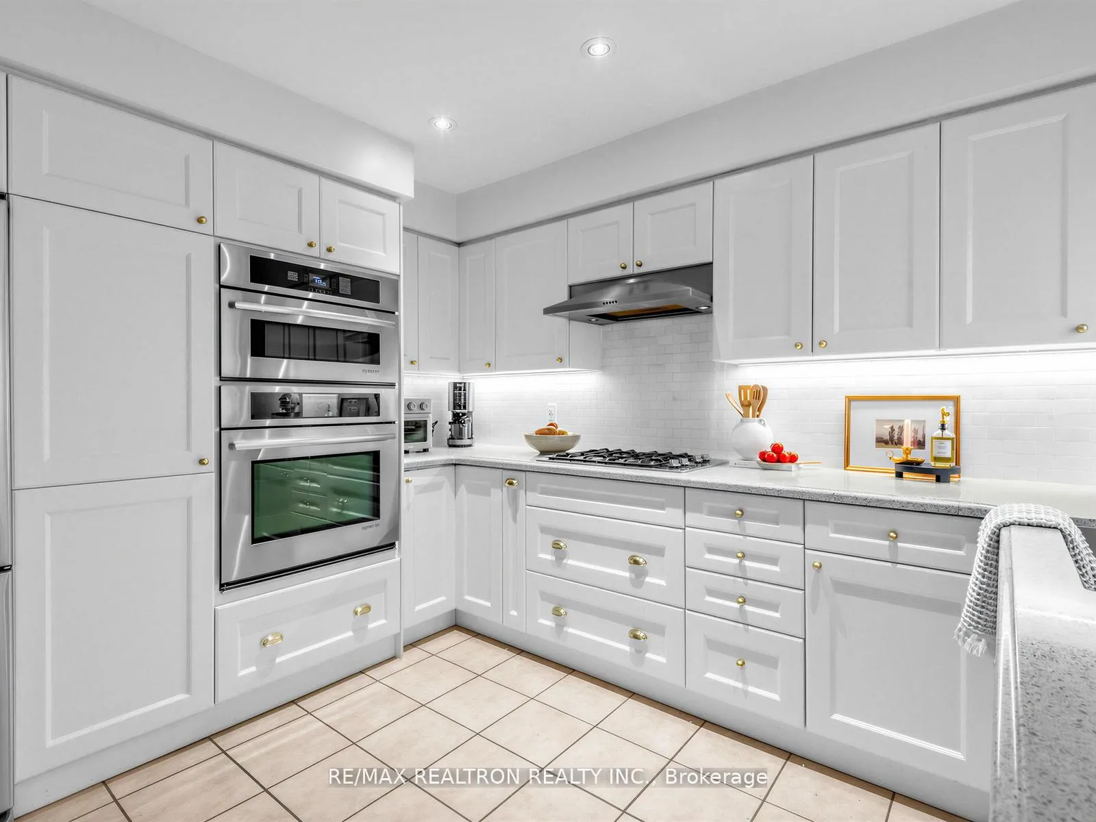 Photo 11 of 57 Skipton Trail, Aurora, Bayview Wellington — HOMEH