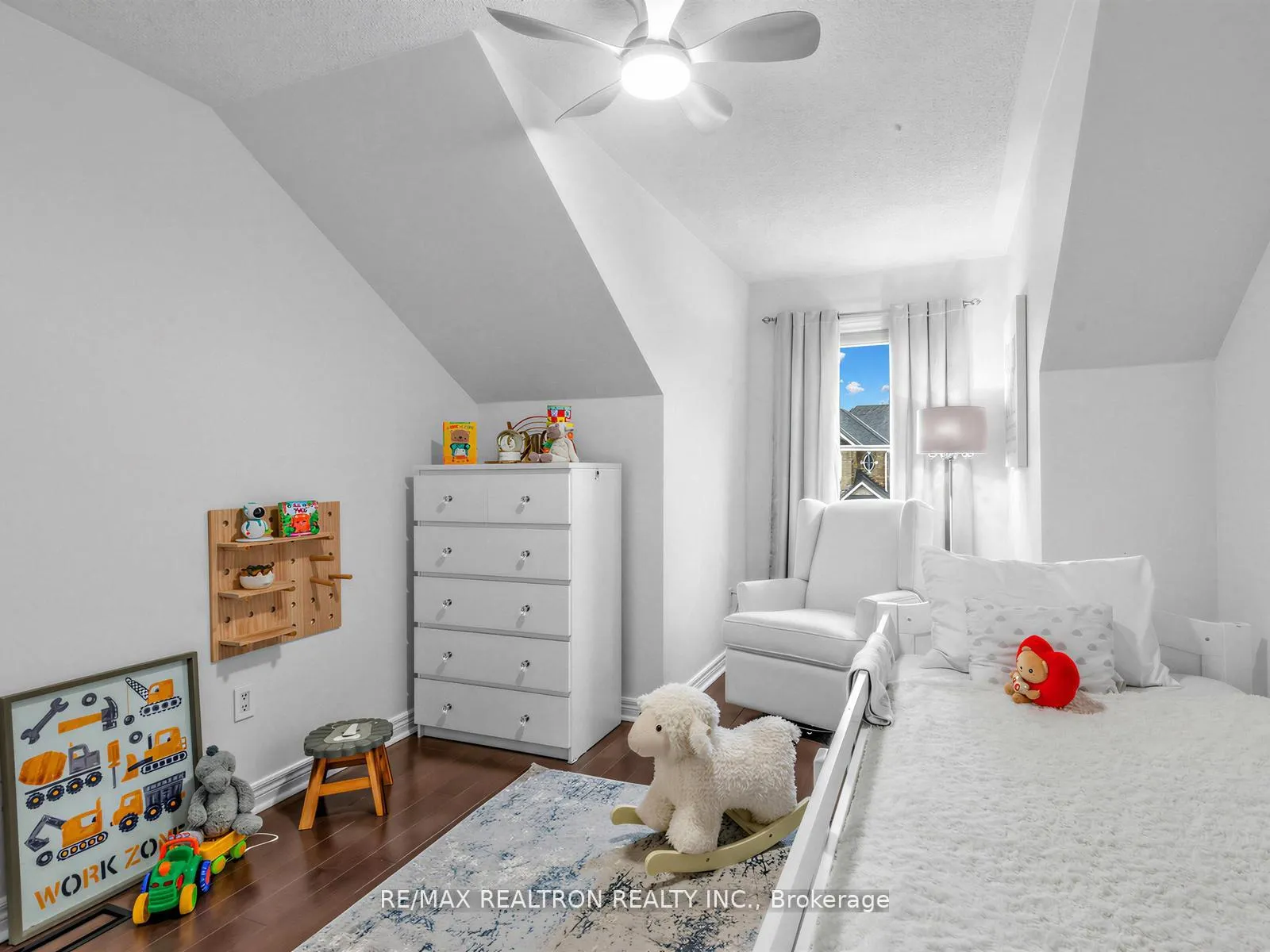 Photo 20 of 57 Skipton Trail, Aurora, Bayview Wellington — HOMEH