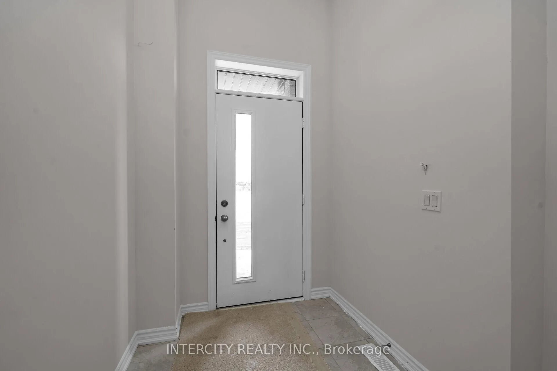 Photo 2 of 34 Radisson Street, Vaughan, Elder Mills — HOMEH