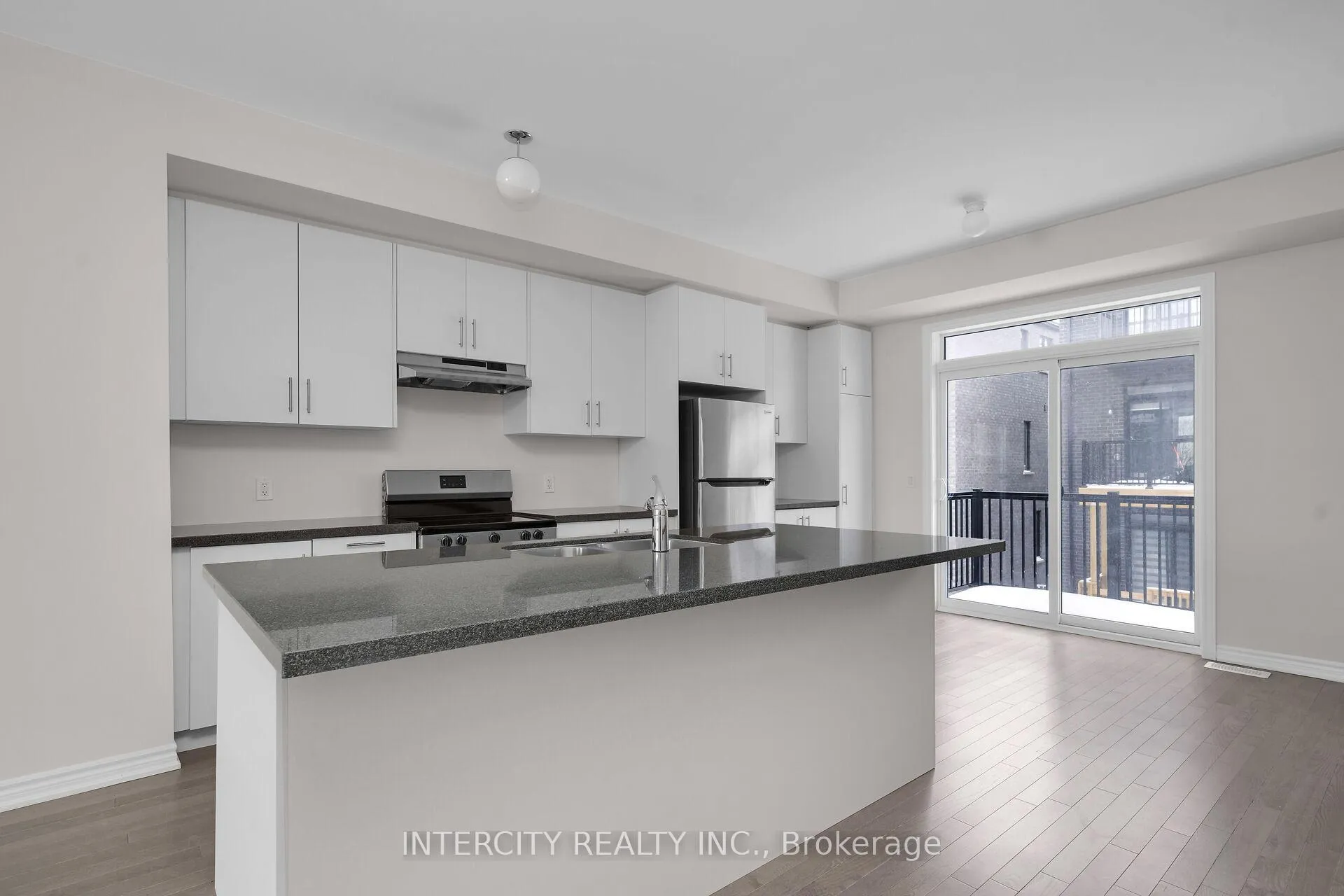 Photo 8 of 34 Radisson Street, Vaughan, Elder Mills — HOMEH