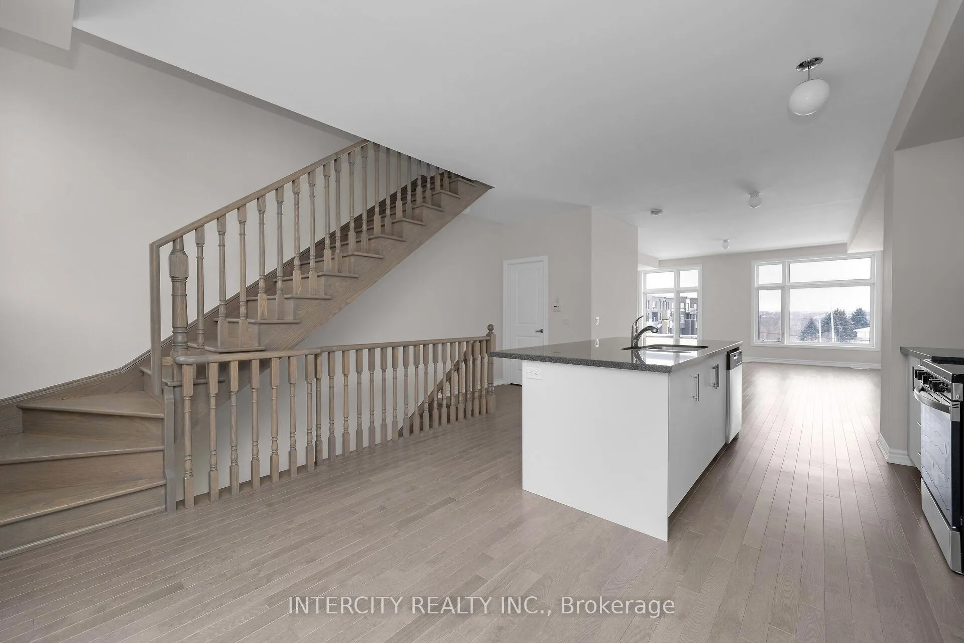 Photo 10 of 34 Radisson Street, Vaughan, Elder Mills — HOMEH
