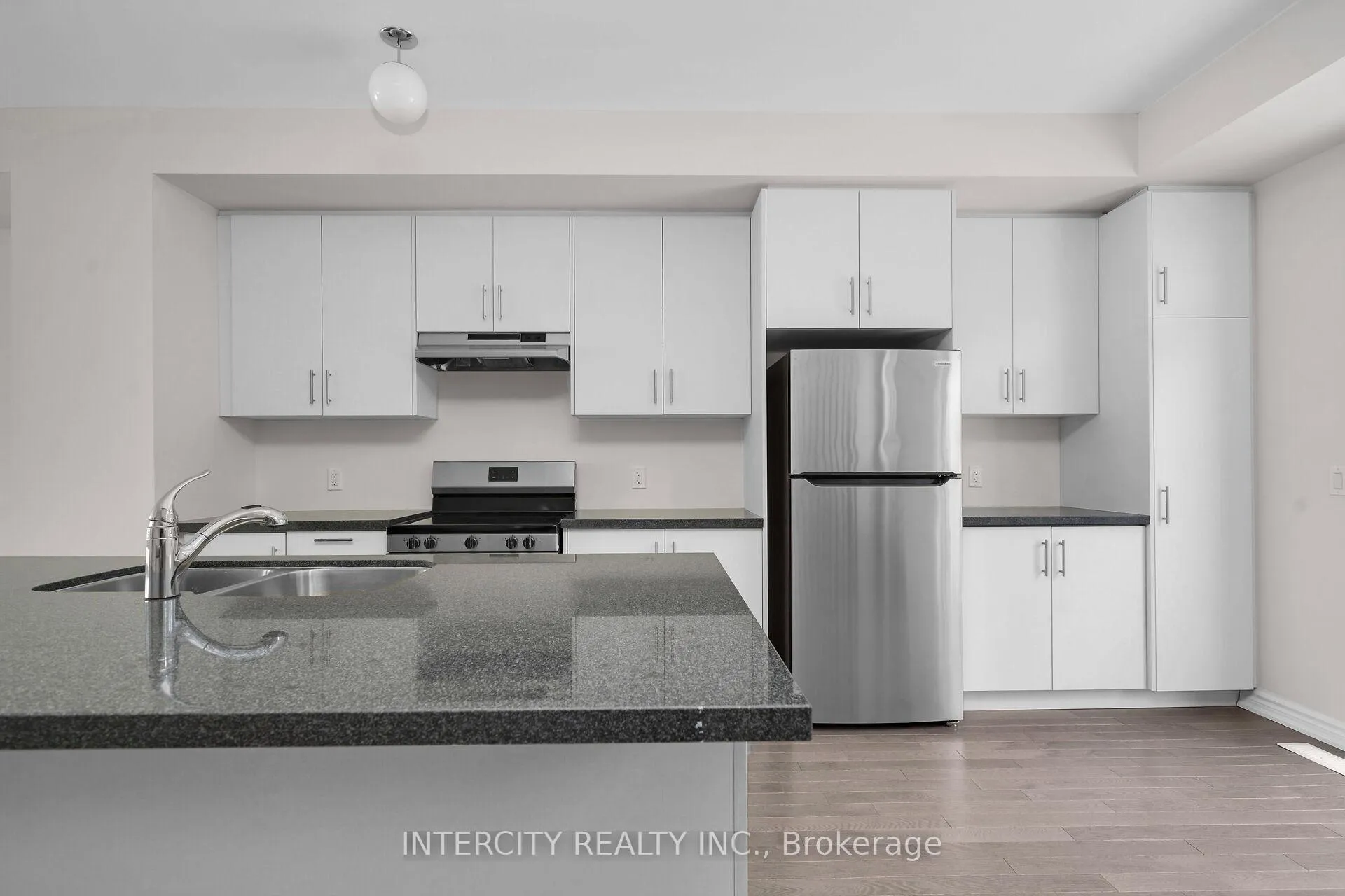 Photo 12 of 34 Radisson Street, Vaughan, Elder Mills — HOMEH