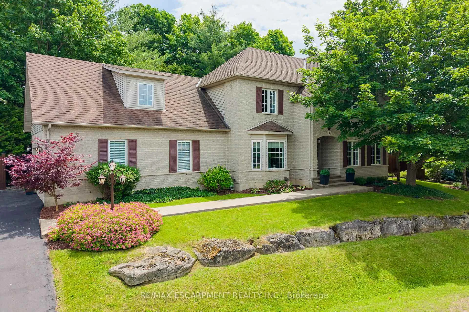 Photo 2 of 4 Valley Ridge Lane, Hamilton, Rural Flamborough — HOMEH