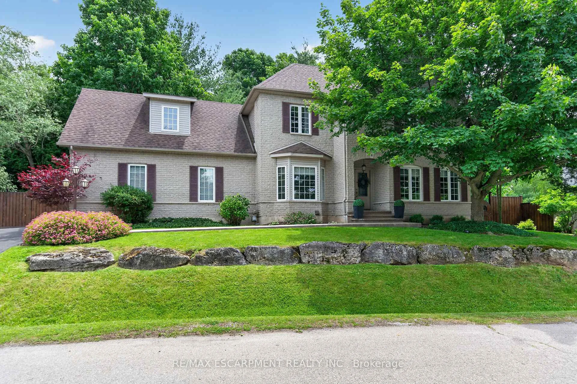 Photo 3 of 4 Valley Ridge Lane, Hamilton, Rural Flamborough — HOMEH
