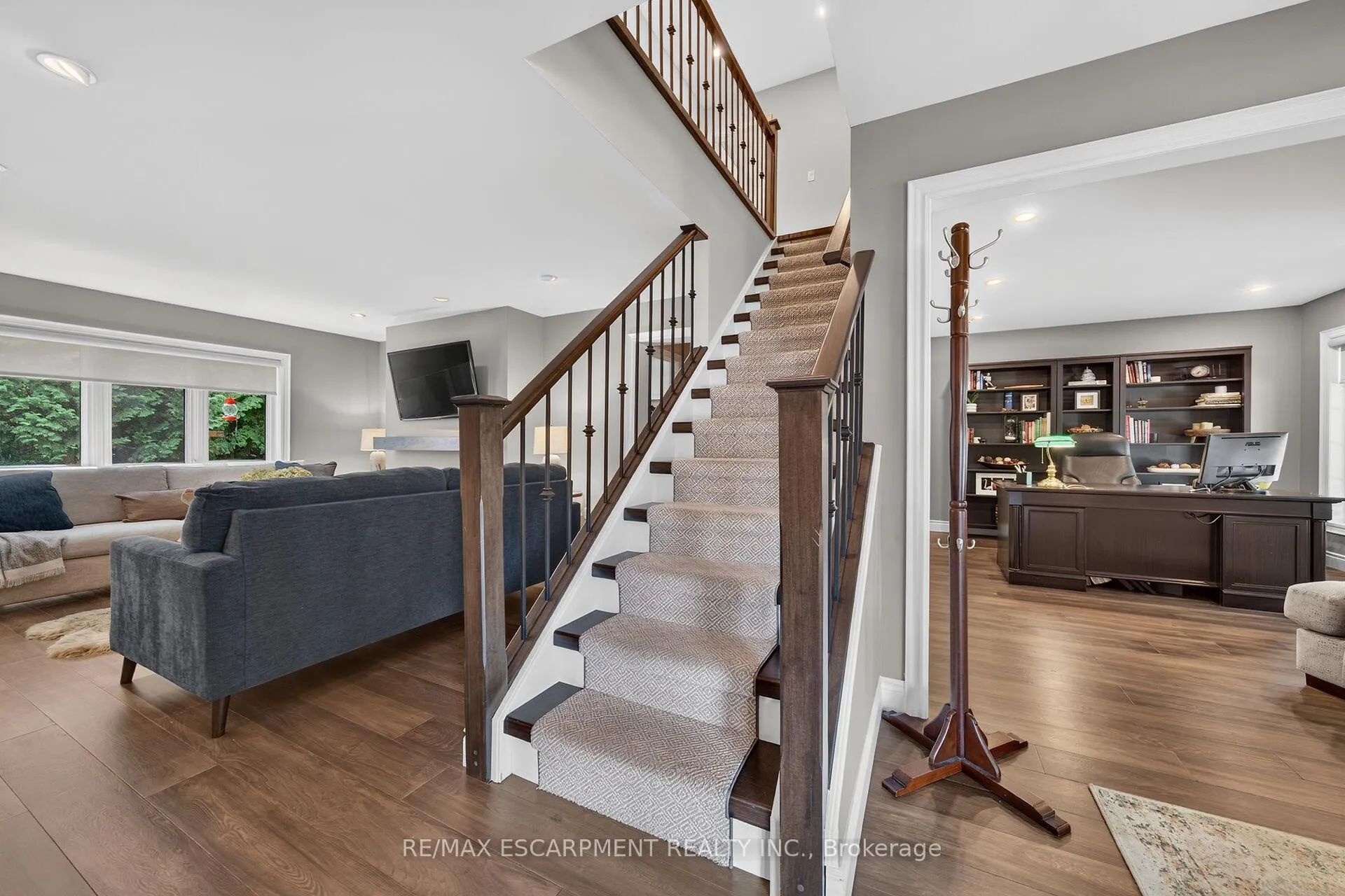 Photo 8 of 4 Valley Ridge Lane, Hamilton, Rural Flamborough — HOMEH