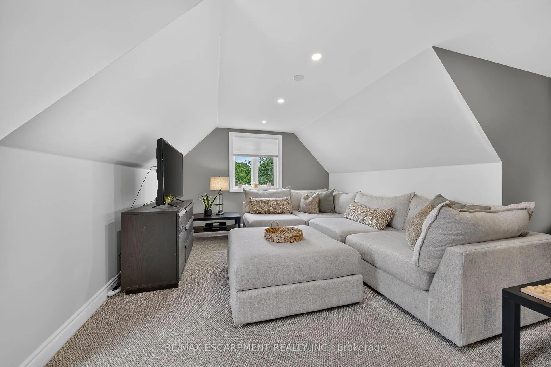 Photo 26 of 4 Valley Ridge Lane, Hamilton, Rural Flamborough — HOMEH
