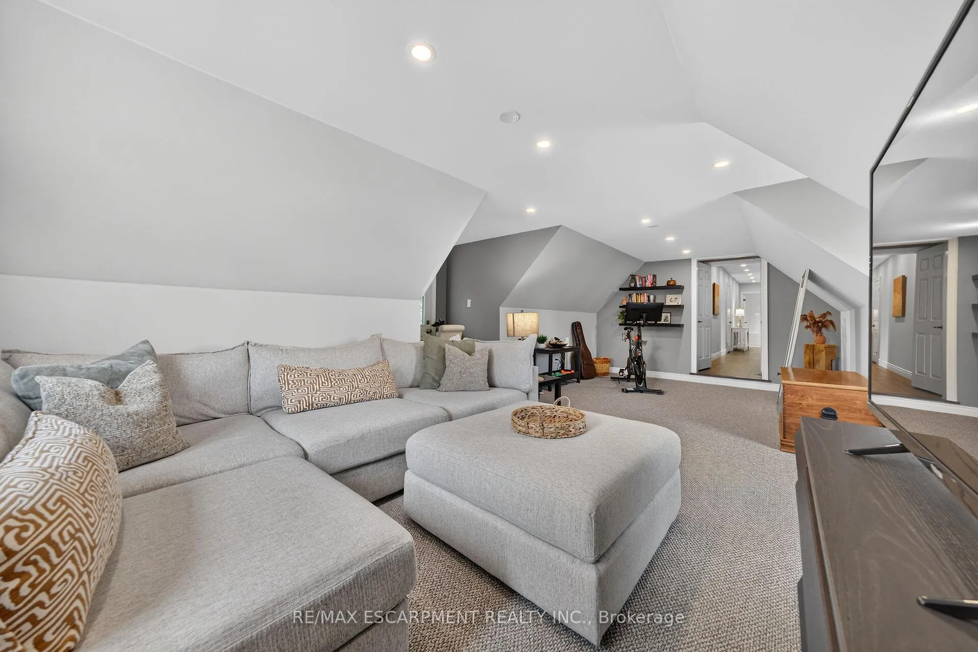 Photo 27 of 4 Valley Ridge Lane, Hamilton, Rural Flamborough — HOMEH