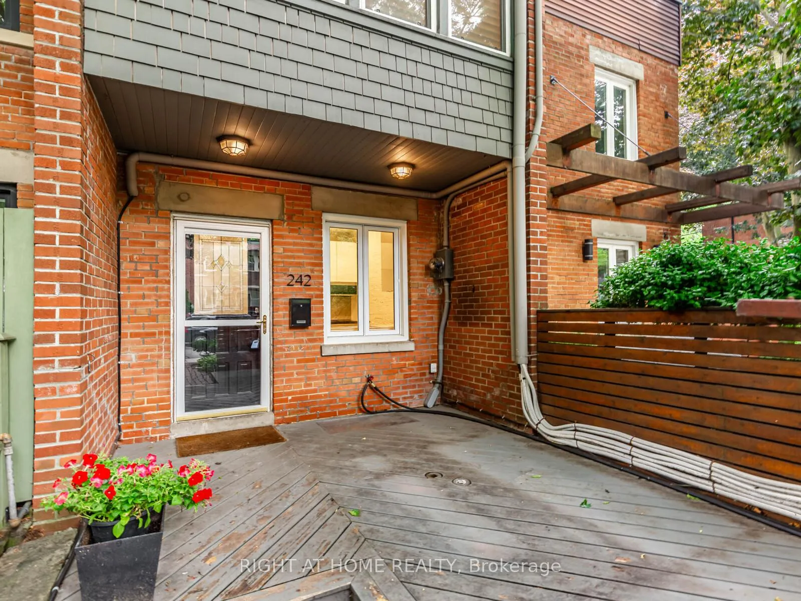 Photo 3 of 242 Waverley Road, Toronto, The Beaches — HOMEH