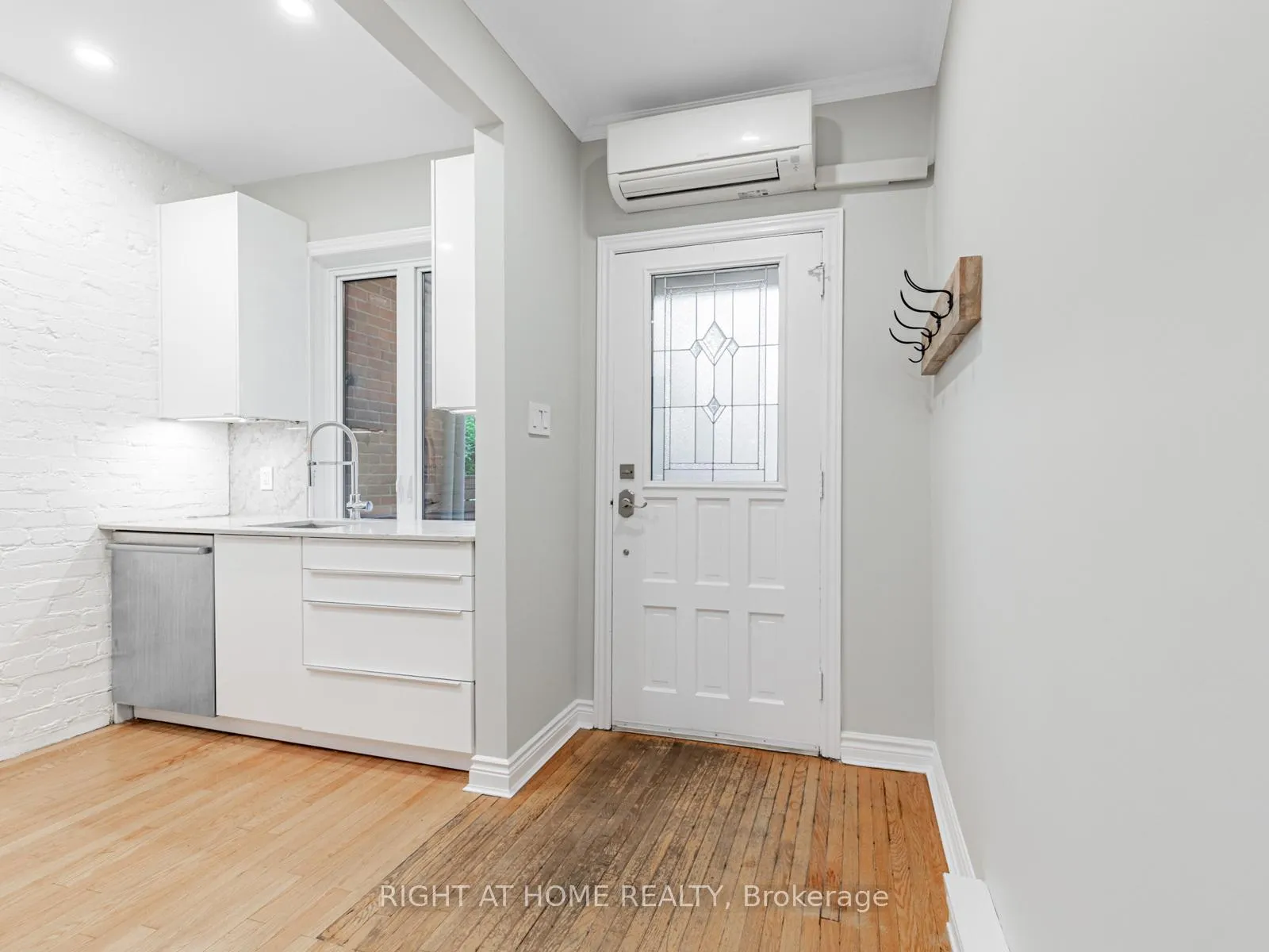 Photo 5 of 242 Waverley Road, Toronto, The Beaches — HOMEH