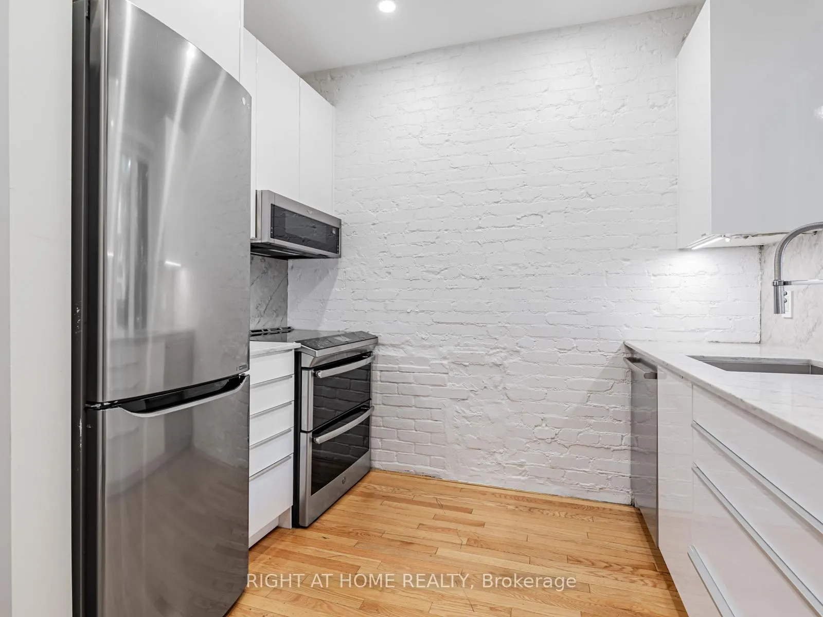 Photo 7 of 242 Waverley Road, Toronto, The Beaches — HOMEH