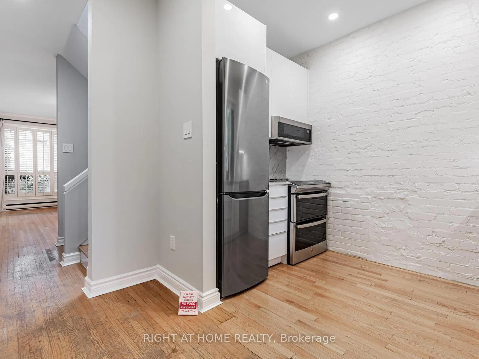 Photo 9 of 242 Waverley Road, Toronto, The Beaches — HOMEH