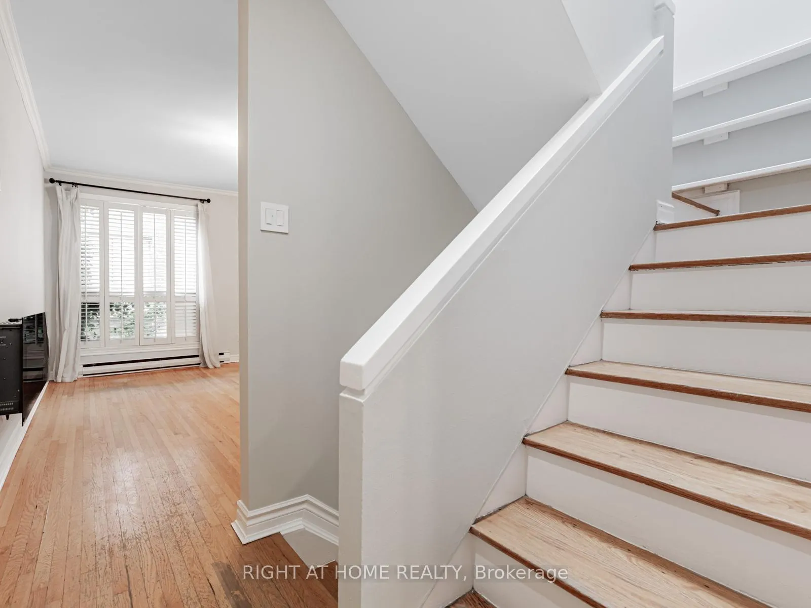 Photo 10 of 242 Waverley Road, Toronto, The Beaches — HOMEH