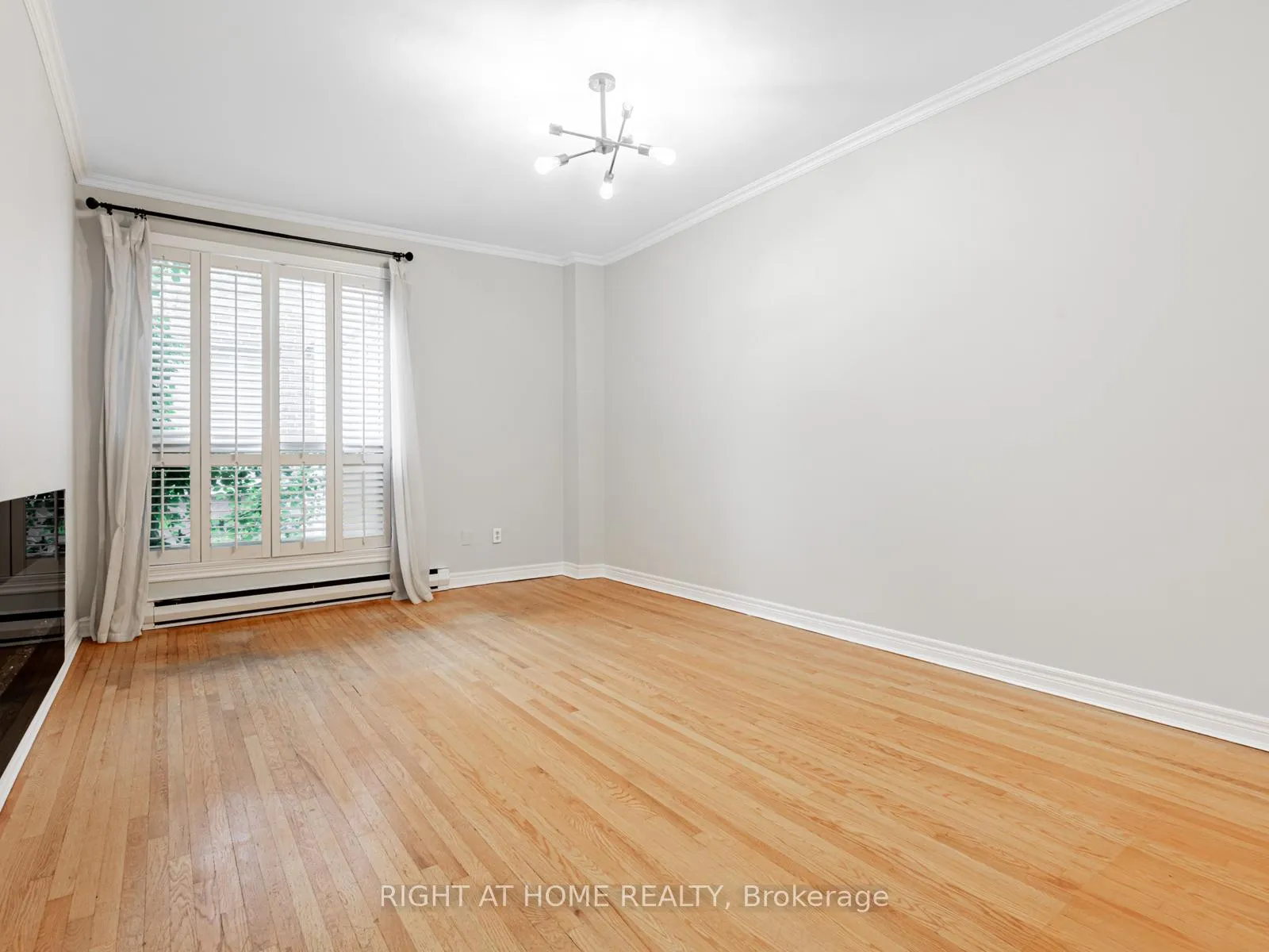 Photo 11 of 242 Waverley Road, Toronto, The Beaches — HOMEH
