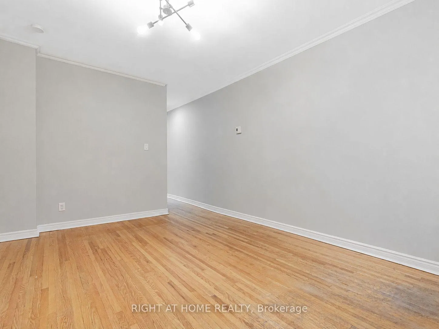 Photo 12 of 242 Waverley Road, Toronto, The Beaches — HOMEH