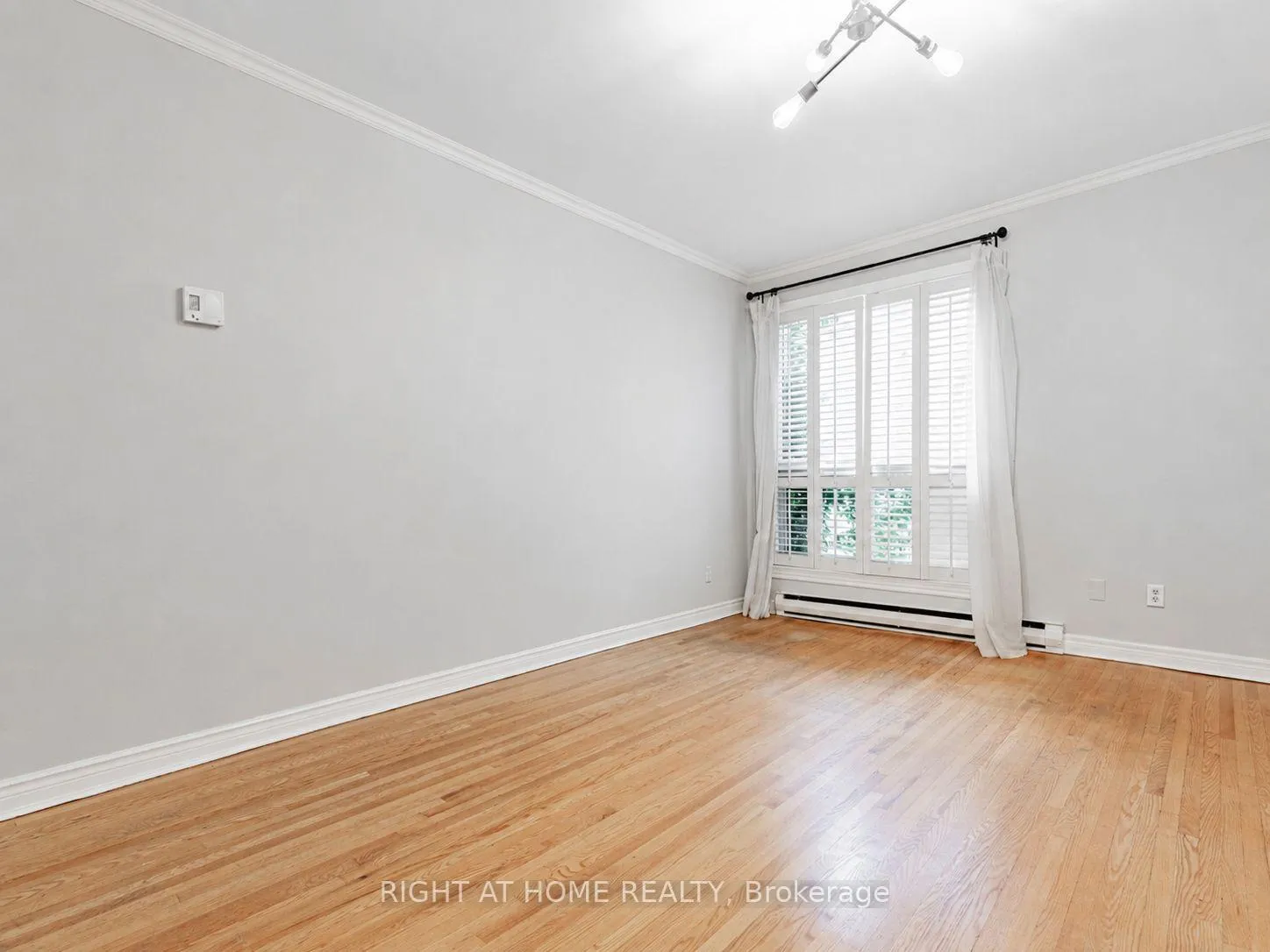 Photo 13 of 242 Waverley Road, Toronto, The Beaches — HOMEH
