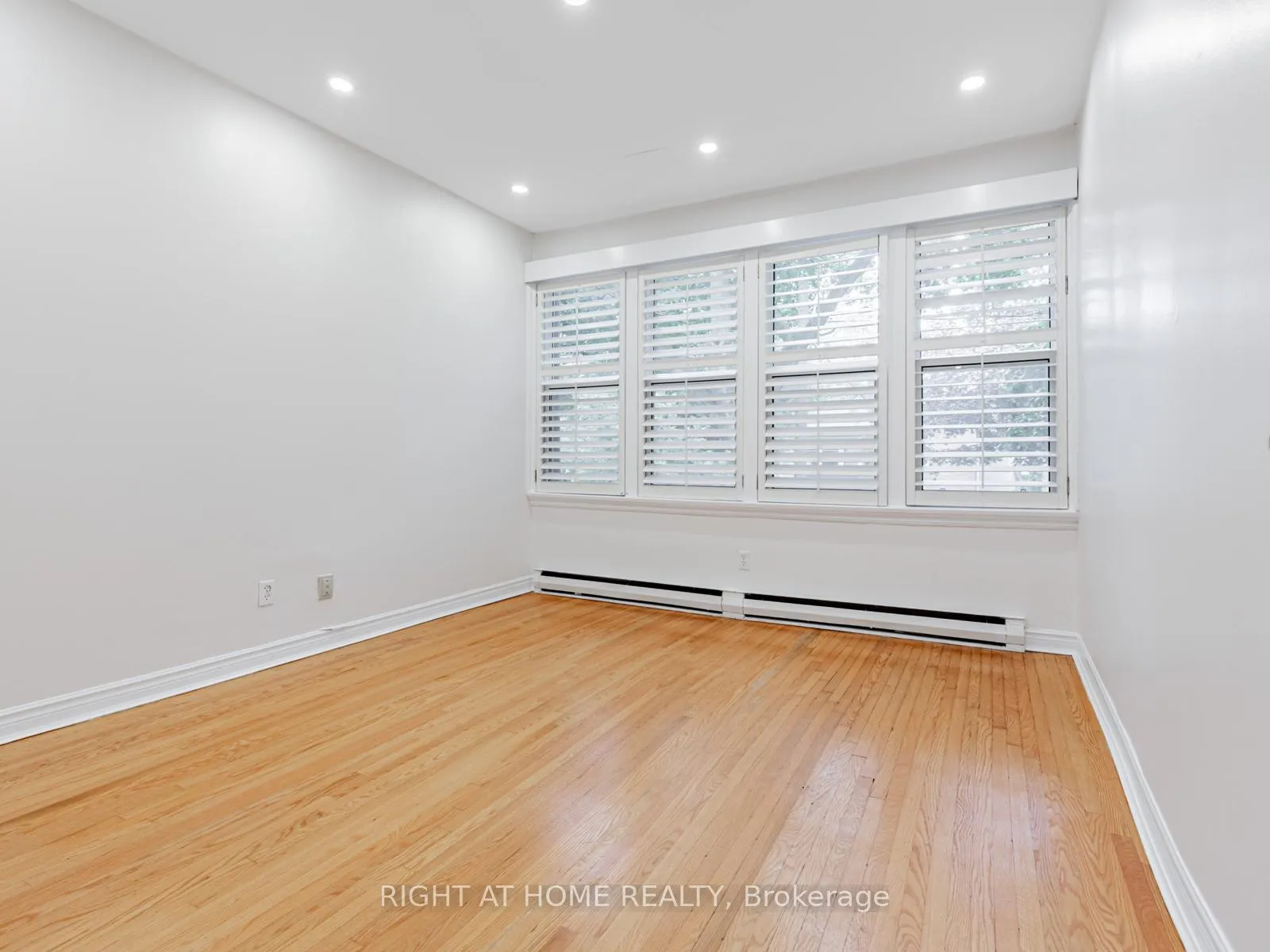 Photo 15 of 242 Waverley Road, Toronto, The Beaches — HOMEH