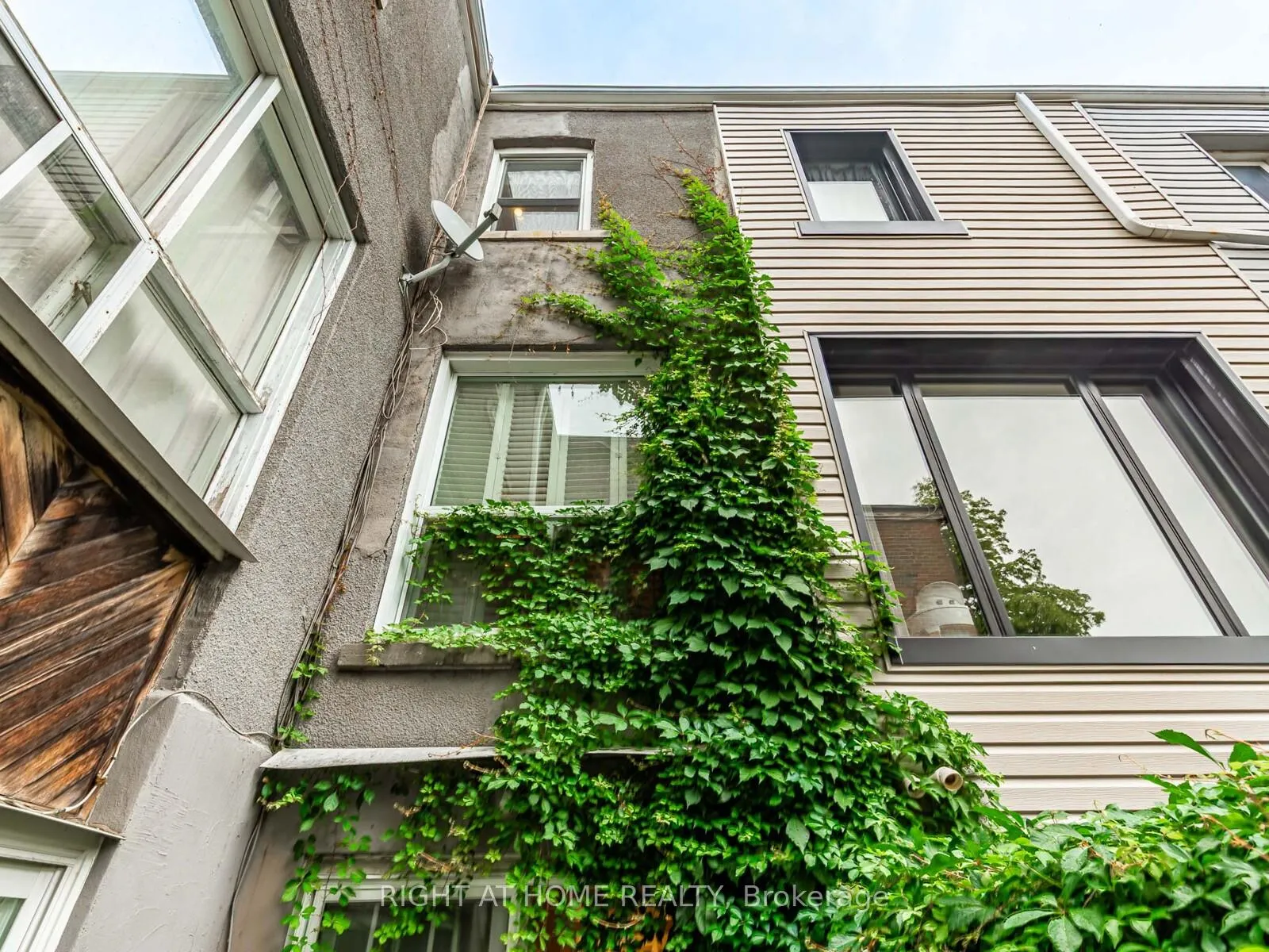 Photo 31 of 242 Waverley Road, Toronto, The Beaches — HOMEH