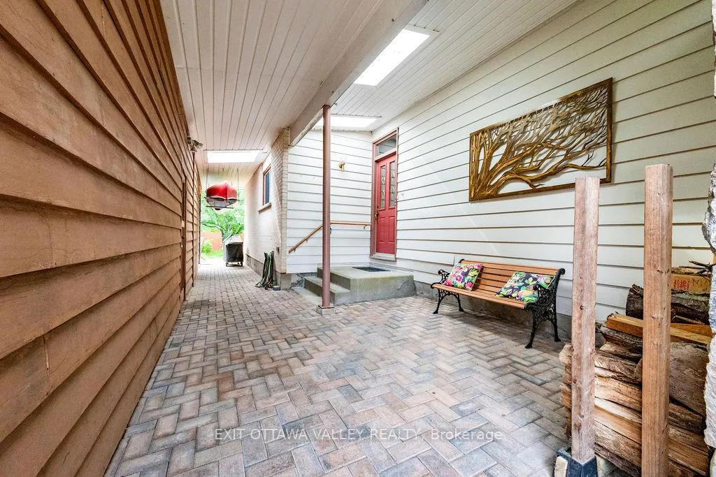 Photo 3 of 31 Claremount Road, Deep River, Deep River — HOMEH