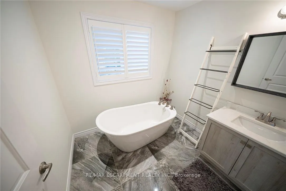 Photo 20 of 73 Eleanor Avenue, Hamilton, Eleanor — HOMEH