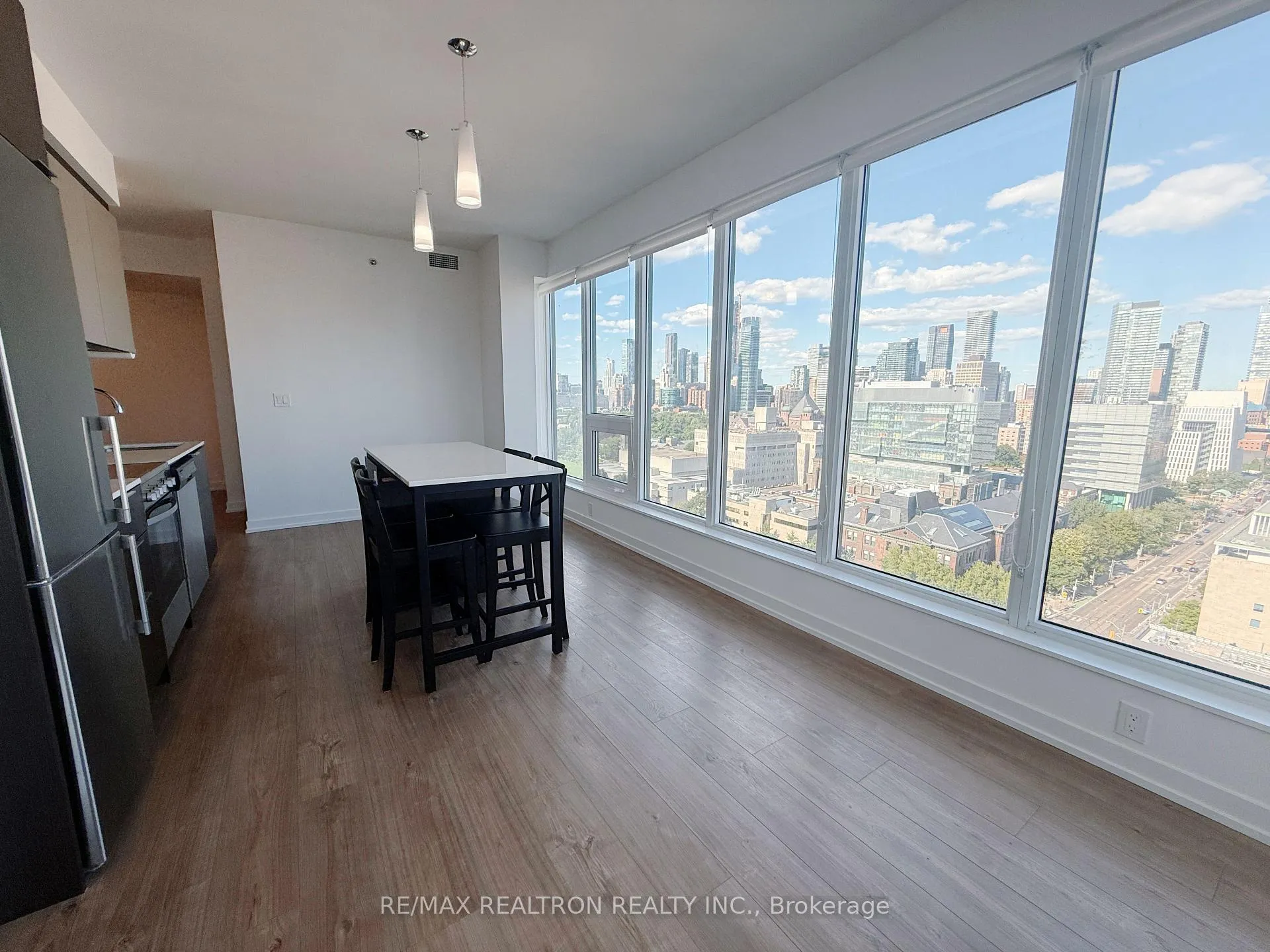 Photo 4 of Unit 1908, 203 College Street, Toronto, Kensington-Chinatown — HOMEH