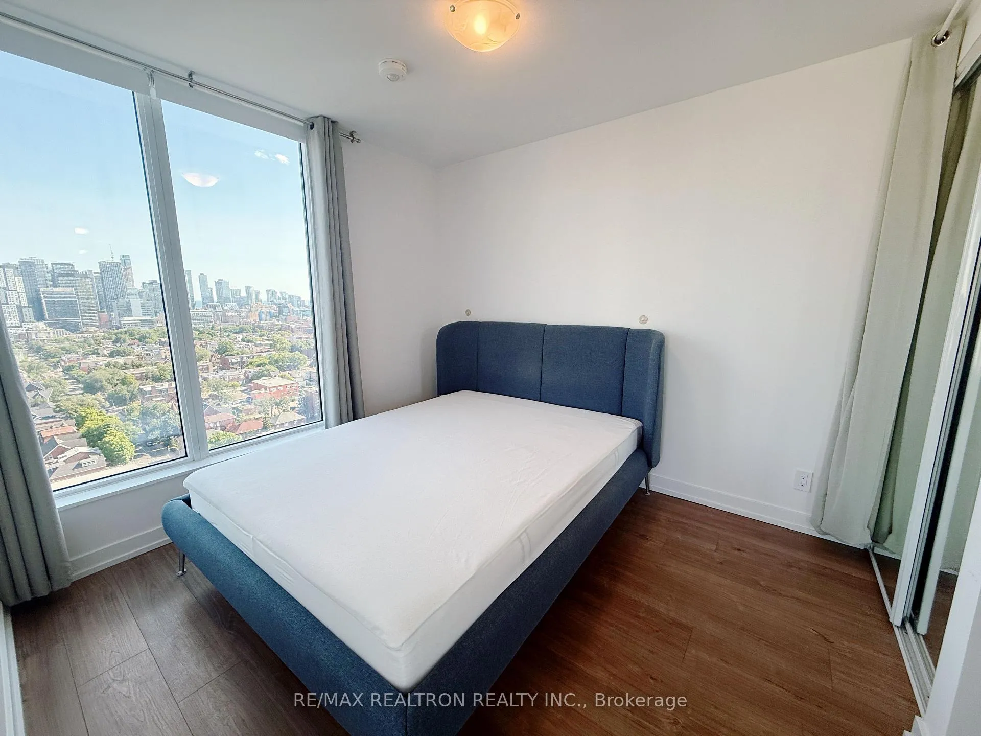 Photo 7 of Unit 1908, 203 College Street, Toronto, Kensington-Chinatown — HOMEH