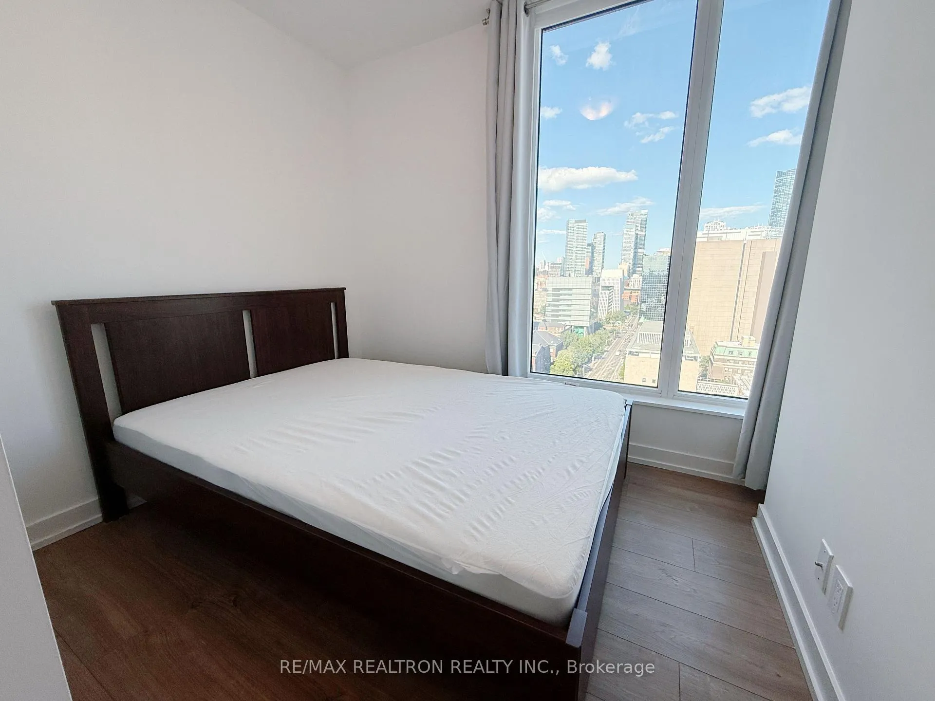 Photo 9 of Unit 1908, 203 College Street, Toronto, Kensington-Chinatown — HOMEH