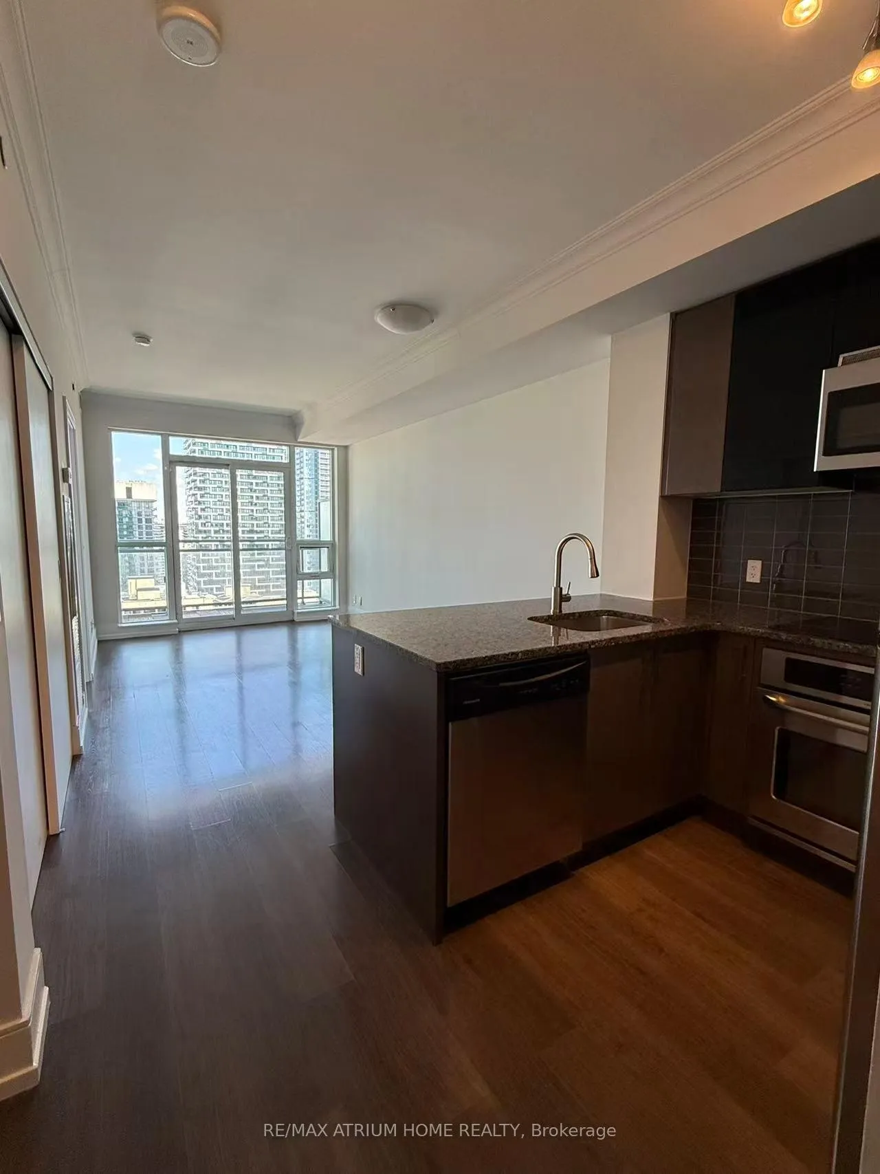 Photo 4 of Unit 2204, 89 Dunfield Avenue, Toronto, Mount Pleasant West — HOMEH