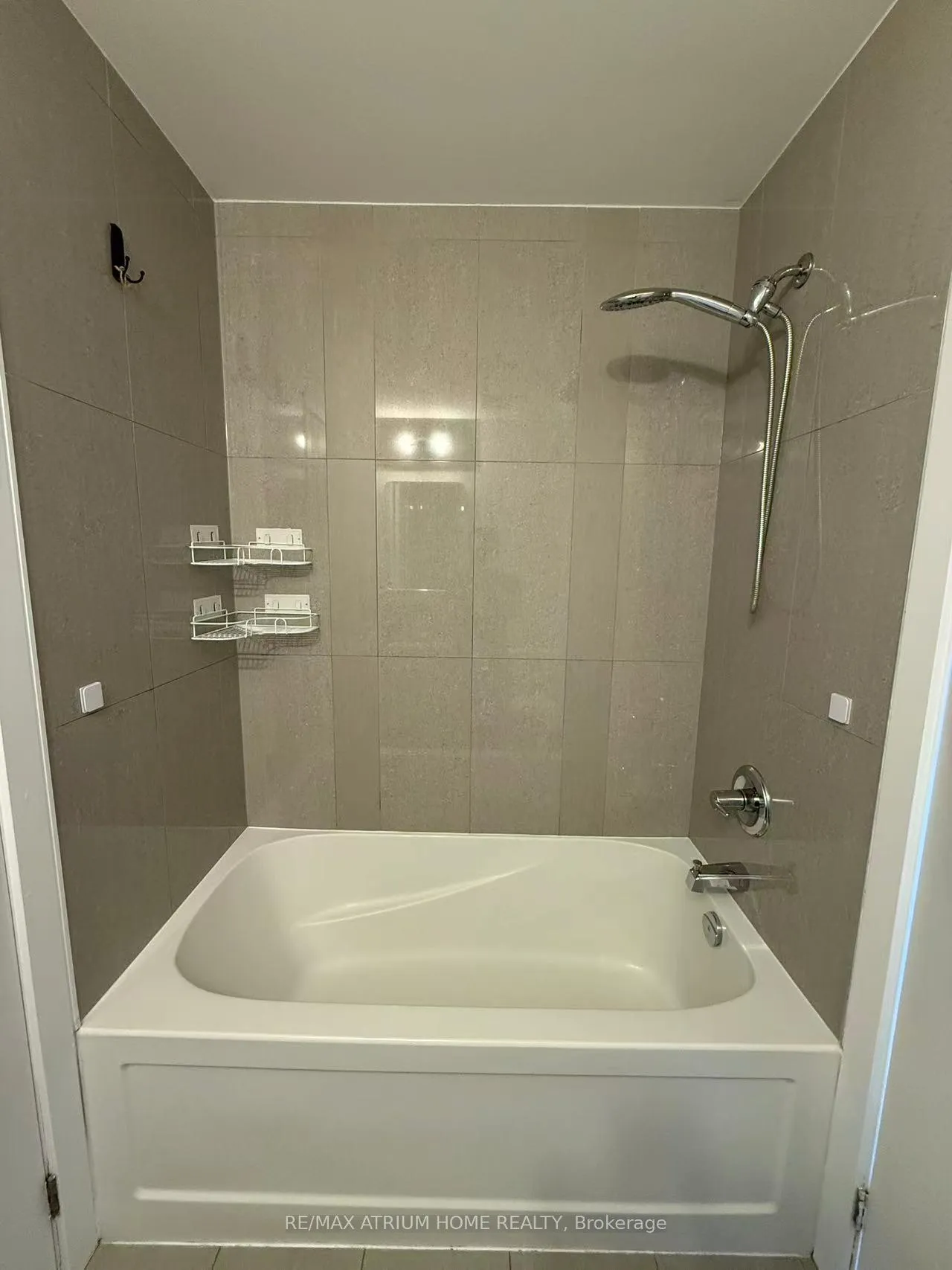 Photo 8 of Unit 2204, 89 Dunfield Avenue, Toronto, Mount Pleasant West — HOMEH
